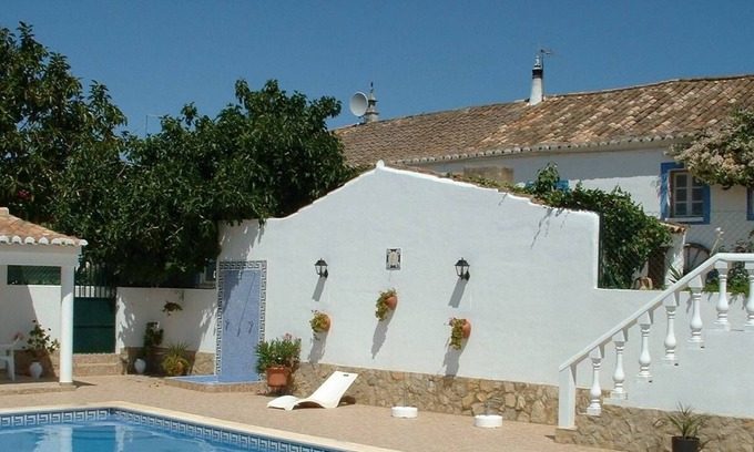 Farta Vacas Apartment | Traditional apartment on a beautiful plot with pool near the sea