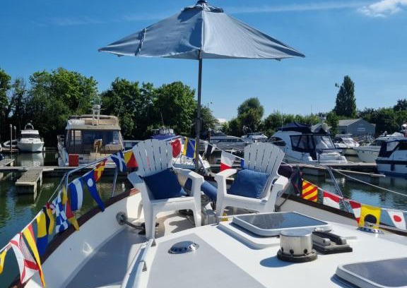 Runnymede Boat Rental | Traditional boat