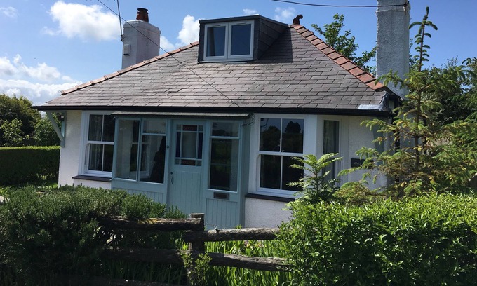 Brynteg Cottage | Traditional, comfortable cottage near Benllech