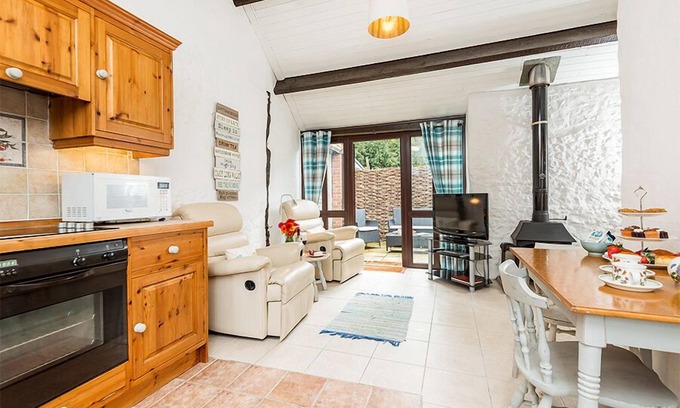 Whitchurch Canonicorum Cottage | Traditional Cottage with Private Outside Space