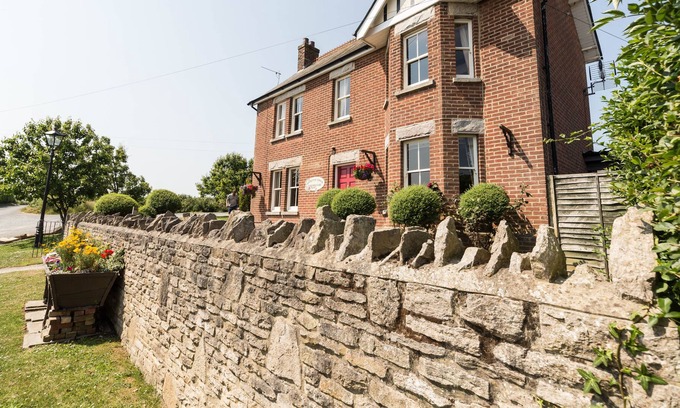 Swanage Other | Traditional Farmhouse With Private Hot-tub