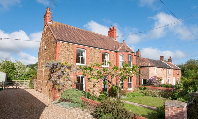 Hunstanton House | Traditional Handsome Norfolk House In A Quiet Village In North Norfolk