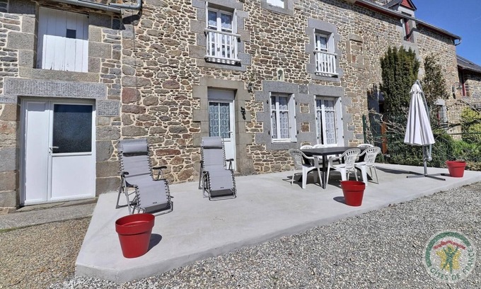 Bonnemain House | Traditional house on enclosed grounds 10 km from Combourg