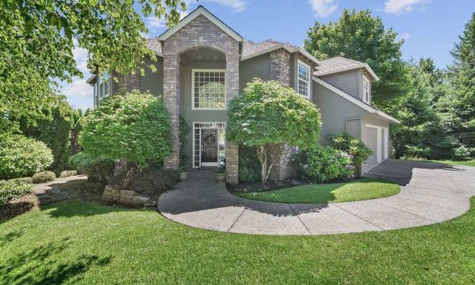 West Linn House | Traditional Large Family Home