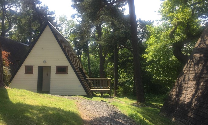 Linlithgow Cottage | TRADITIONAL LODGE 5 - a traditional lodge that sleeps 5 guests in 2 bedrooms