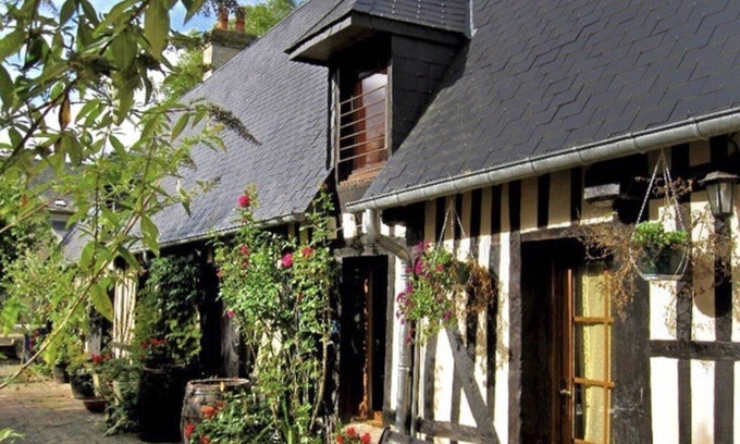 Basseneville House | Traditional Norman house with swimming pool