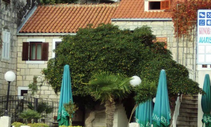 Trstenik House | Traditional stone house with beach views (6+1)