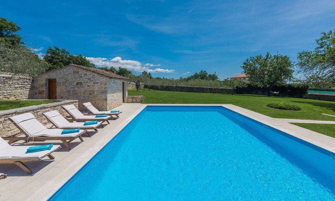 Vosteni Cabin | Traditional stone house for 10 people, large garden and pool, Sveti Lovrec