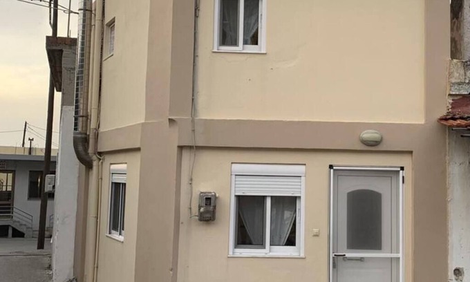 Embonas Apartment | Traditional Storey Flat