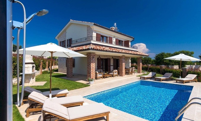 Kras Villa | Traditional style Villa Suza* with an outdoor pool on Krk