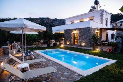 Pemonia Villa | Traditional Villa in fres