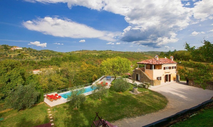 Momjan Villa | Traditional Villa Momiano with a swimming pool