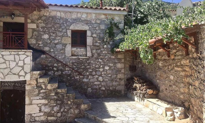 Karya House | Traditional village house on Argolis for 6 persons