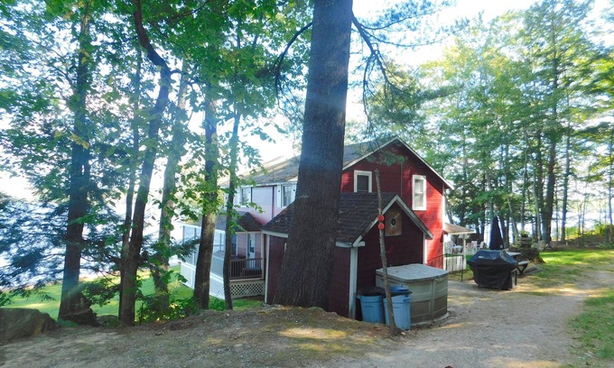 Naples House | Traditional Waterfront Maine Cottage on Long Lake with great swimming.