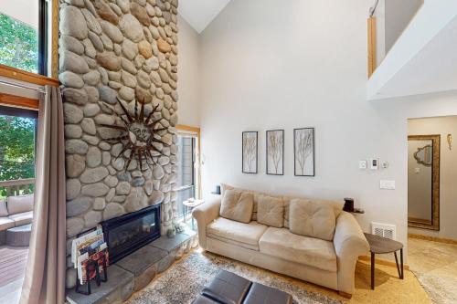 Elkhorn Village Apartment | Trail & Tee Retreat