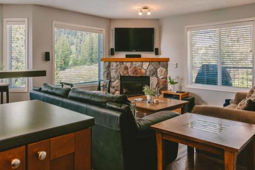 Big White Ski Resort Apartment | Trailblazers Retreat 3 Bed with Family Games Room