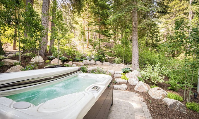 Alpine Meadows House | Trailside in Alpine by Tahoe Getaways - Pet-Friendly 6BR w/Hot Tub & Shuttle