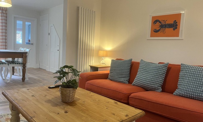 Taunton House | Train Station Cottage Taunton - Walk to town, pet friendly!