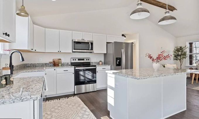 Dovey Luck House | Tranquil Escape Near Lake Anna