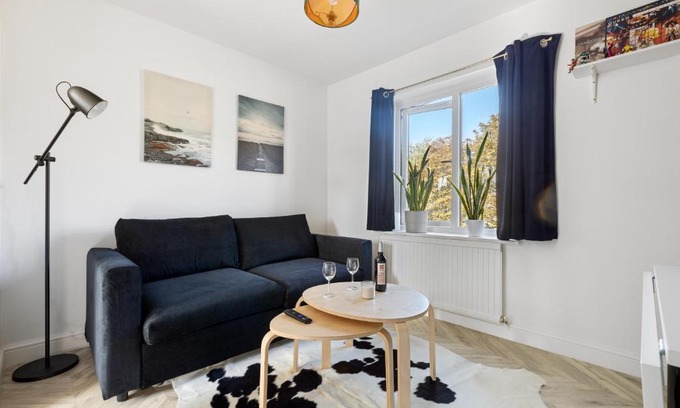 Wapping Apartment | Tranquil 1 Bed Flat in East London