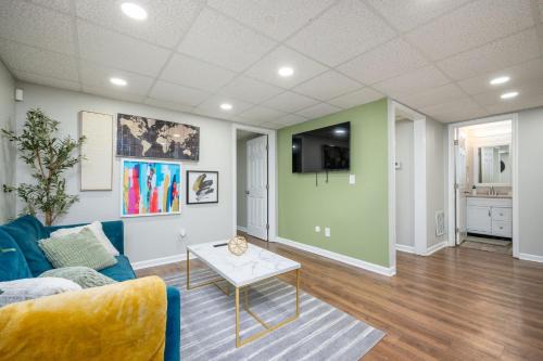 Church Street Apartment | Tranquil 2bd Oasis 10 Min to Airport & Downtown