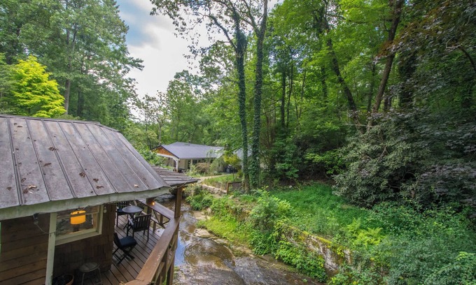Hendersonville House | Tranquil 2BR Escape w/Zen Garden | Waterfall View