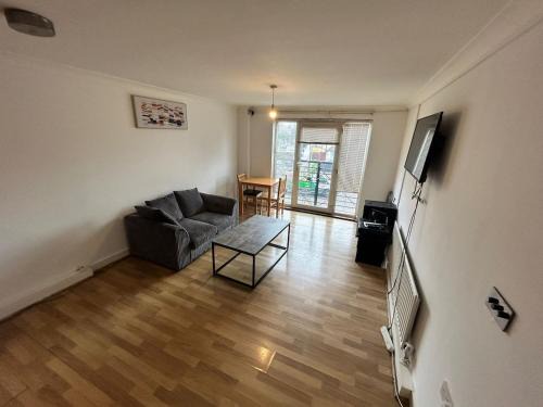 West Thornton Apartment | Tranquil 2BR in Croydon Thornton