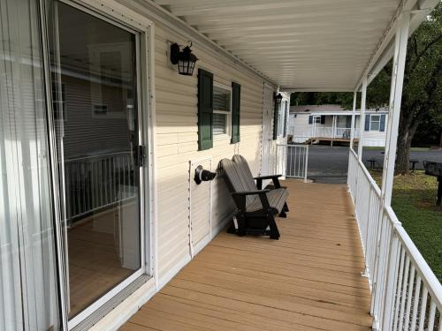 Gatlinburg - Pigeon Forge Ski Chalet | Tranquil 2BR Mountain Escape near Dollywood