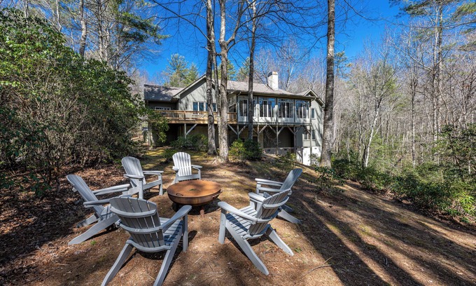 Sapphire House | Tranquil 4 Bedroom-Located in Burlingame Country Club