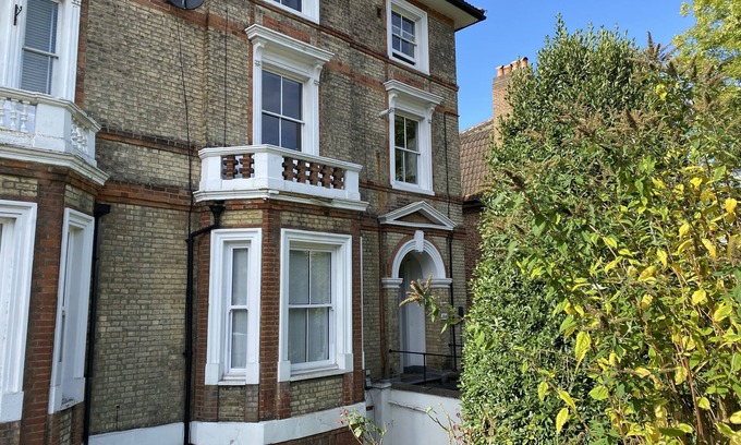 Gipsy Hill Apartment | Tranquil and beautiful one bedroom garden flat in south east London
