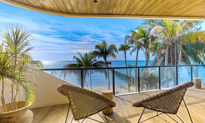 Tulsayab Apartment | Tranquil beachfront getaway with amazing views, outdoor pool