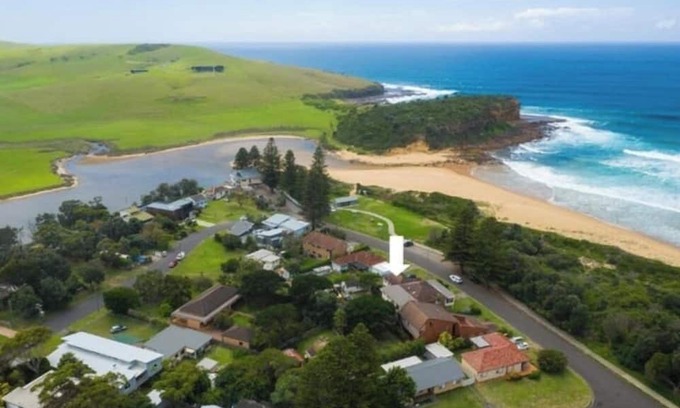 South Coast Cottage | Tranquil Beachside cottage. A stone throw from the beach & Hiking.Pet-friendly.