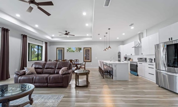Rotonda Heights House | Tranquil Brand New Central Location Lake Front
