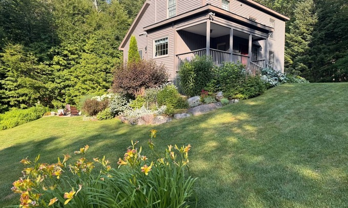 Londonderry House | Tranquil Brookside Retreat w/hot tub & fireplace - pet friendly