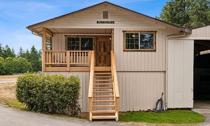 Burley House | Tranquil Bunkhouse Apartment at Lazy K Stables