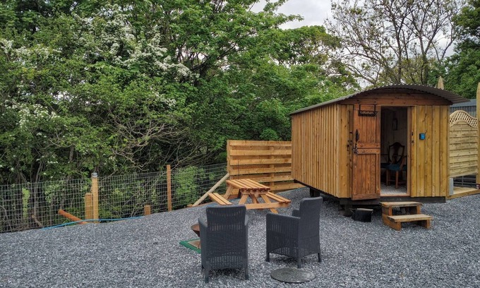 Llandovery Cabin | Tranquil Cabin Retreat in Llandovery