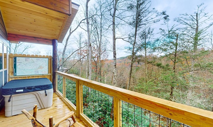 Rocky Grove Apartment | Tranquil cabin w/free attraction tickets, hot tub, picnic area - dogs welcome!