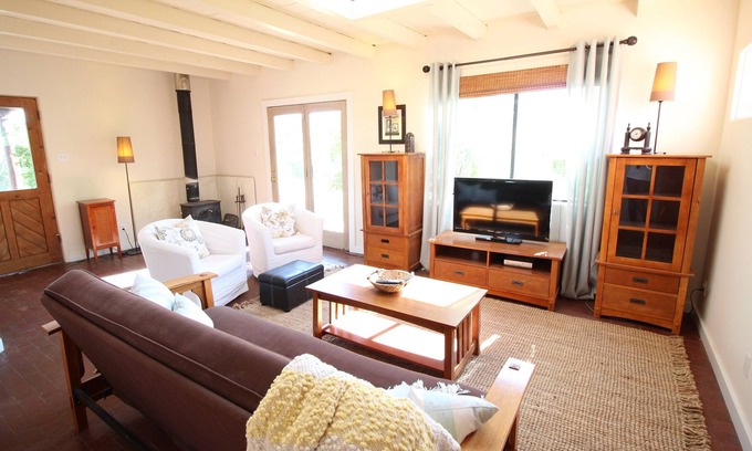 Santa Fe Cottage | Tranquil Casita in Tano West, Southwestern Skies, Sweeping View of the Sangres