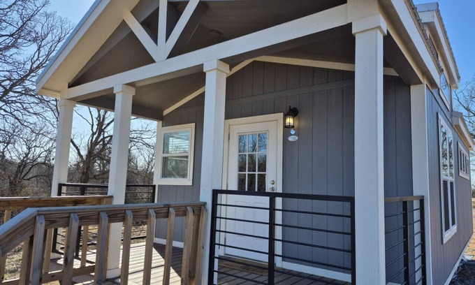 Chelsea Apartment | Tranquil Cottage at Redbud Tiny Home Resort