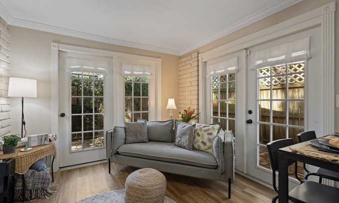 Arlington Park Cottage | Tranquil Cottage close walk to SMH, 5 miles from Siesta Key