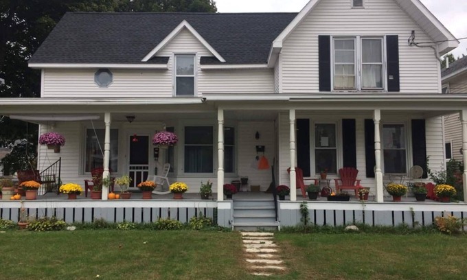 Greenwich House | Tranquil Country Home with Small Town Charm