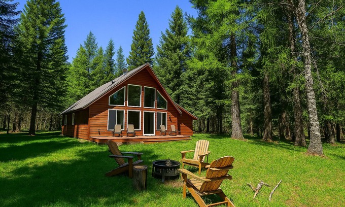 Tamarack Resort Cabin | Tranquil Dog-Friendly Lake Cabin