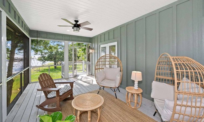 Fairhope Cottage | Tranquil Fairhope Cottage/Waterfront/Screened porch/fishing pier/bunk beds.