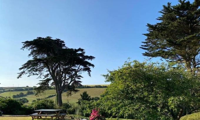 Hope-Cove House | Tranquil family retreat, large plot, splendid view