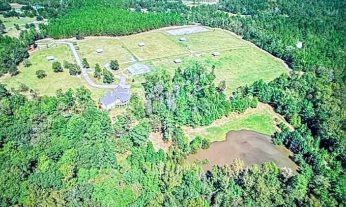 Seiglers Crossroads Apartment | Tranquil farmhouse apartment with AC in charming Aiken. Active horse farm
