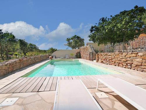 Villeseque-des-Corbieres Apartment | Tranquil Stay in Villesèque