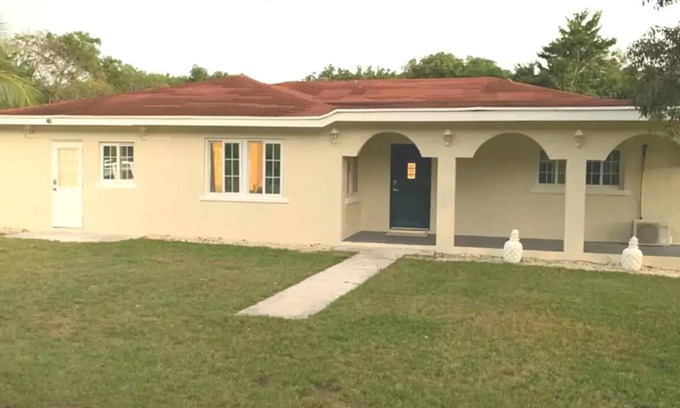 Gregory Town House | Tranquil getaway. Historic, Tourist sites, and Beach about 5 minutes away.