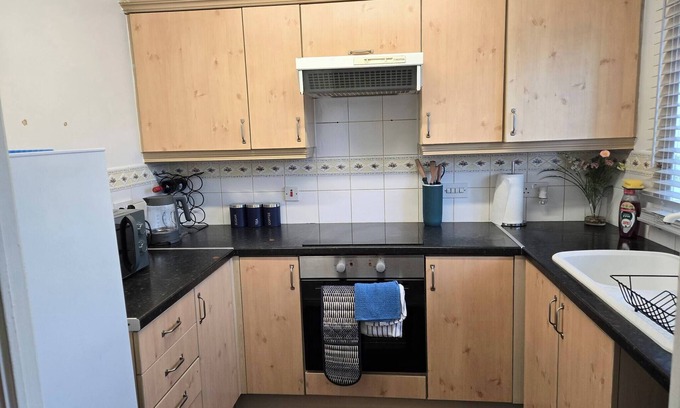 Featherstone House | Tranquil Getaway in Wolverhampton - Perfect for Relaxation