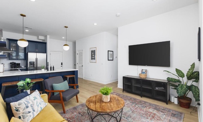 Cleveland Park Apartment | Tranquil Haven Close to Broadway with Free Parking