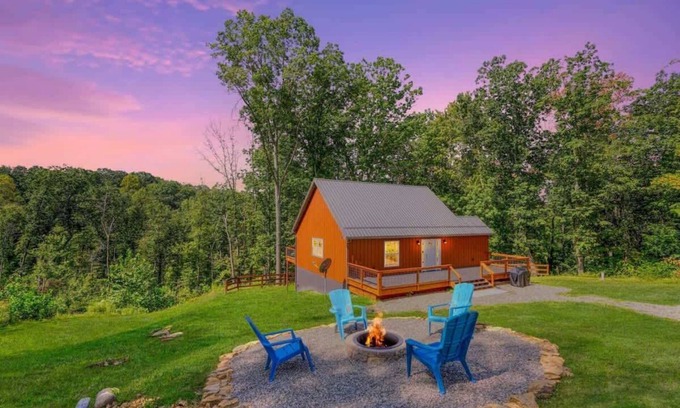 Hallsville Cabin | Tranquil Heights Cabin In Hocking Hills- HOT Tub!